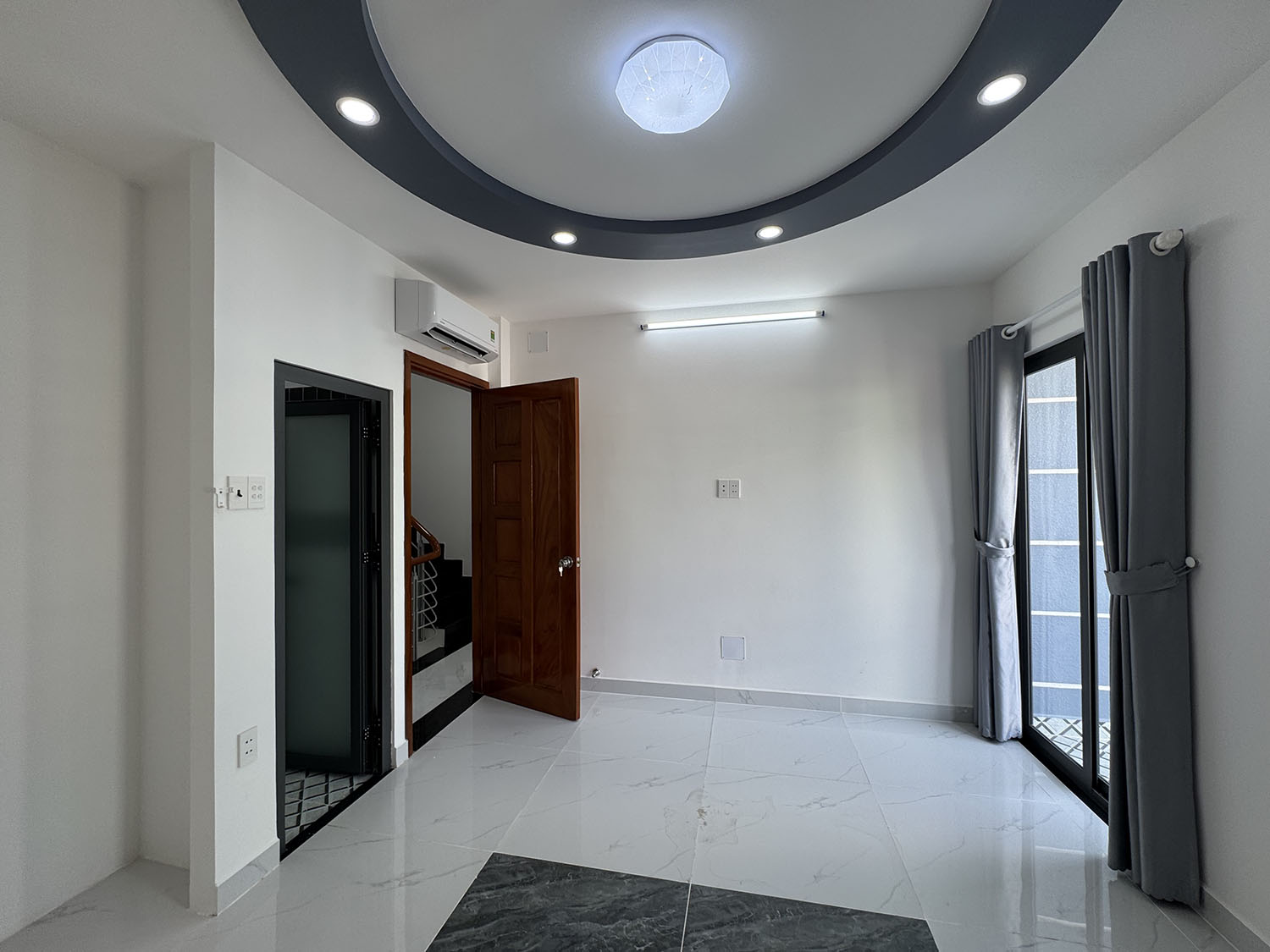 Chính thức mở bán biệt thự mini 3 lầu HXH VF5 khu cao cấp Hoàng Diệu - Trước nhà có sân đỗ ôtô